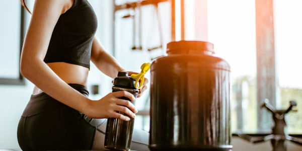 Creatina per le donne: dosaggi, vantaggi, assunzione