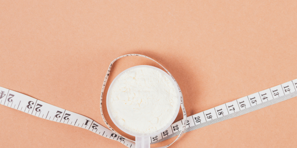 Quante proteine al giorno: quanti grammi, per i diversi obiettivi e l'assunzione da alimenti e integratori