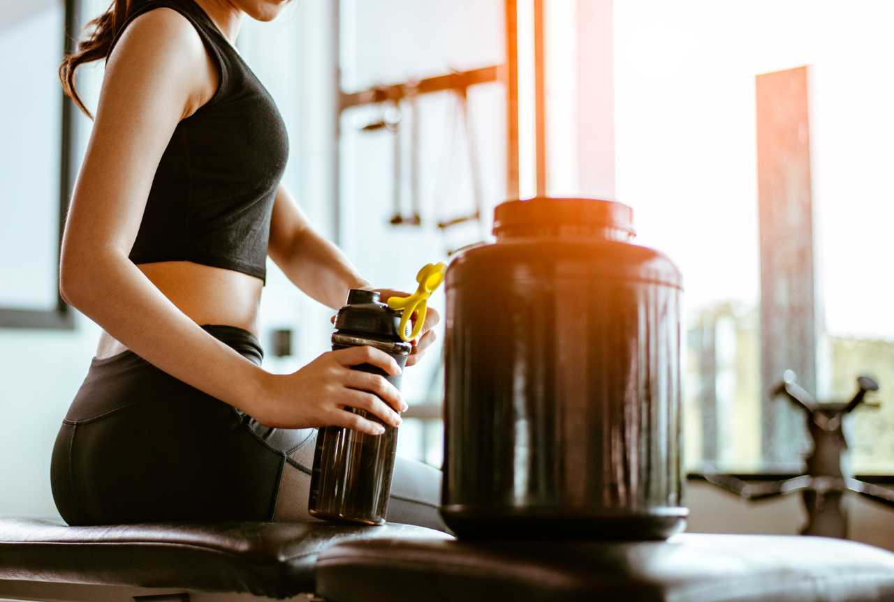 Creatina per le donne: dosaggi, vantaggi, assunzione