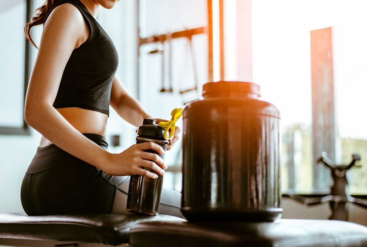 Creatina e proteine insieme prima o dopo allenamento: quando assumerle