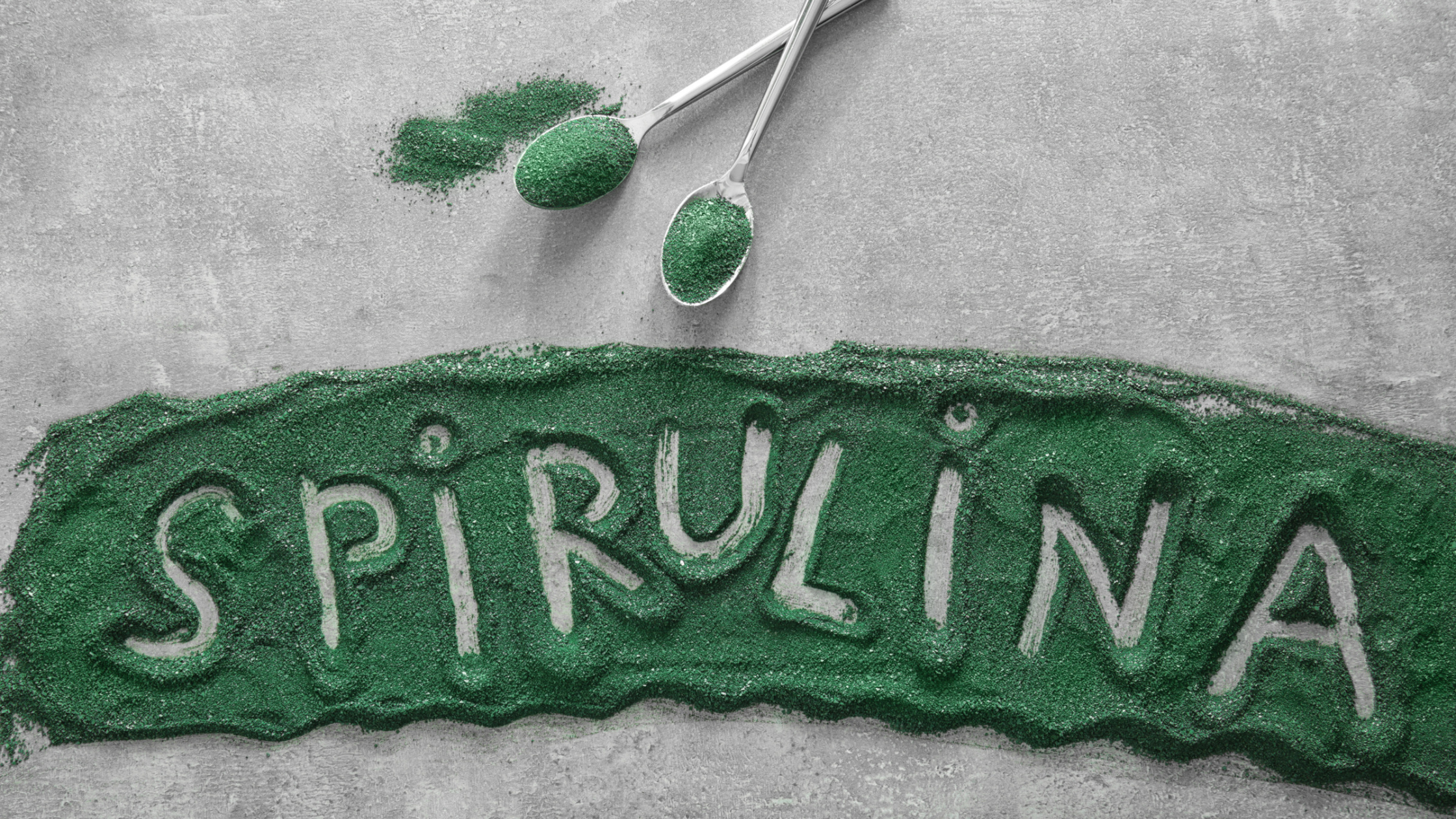 Spirulina: proprietà nutrizionali, benefici e utilizzo nella routine quotidiana